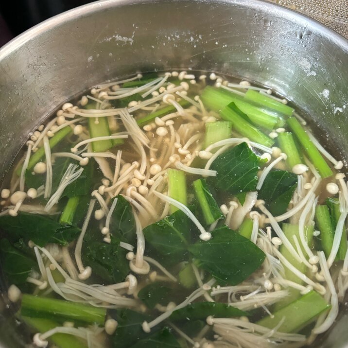 えのきと小松菜とベーコンのコンソメスープ